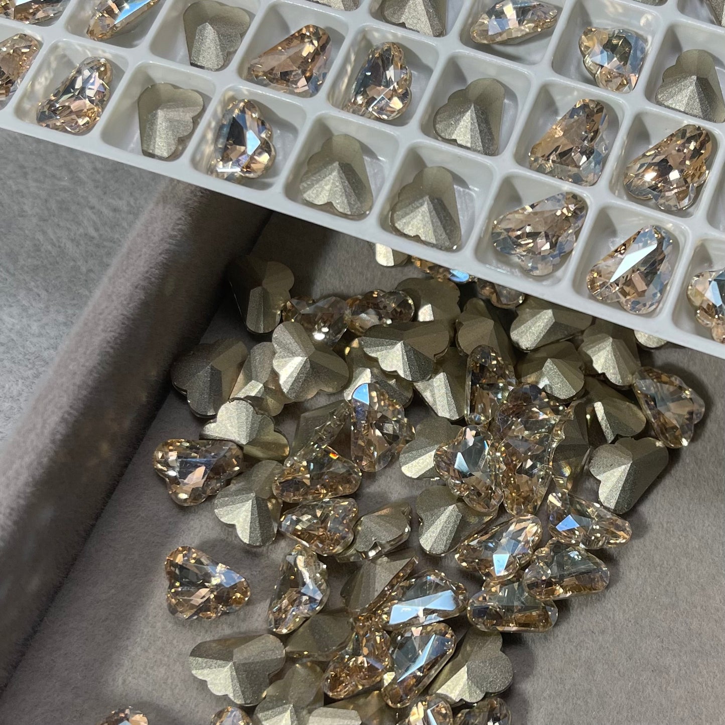 Medium-sized Cloud Zircon-luxury nail or DIY