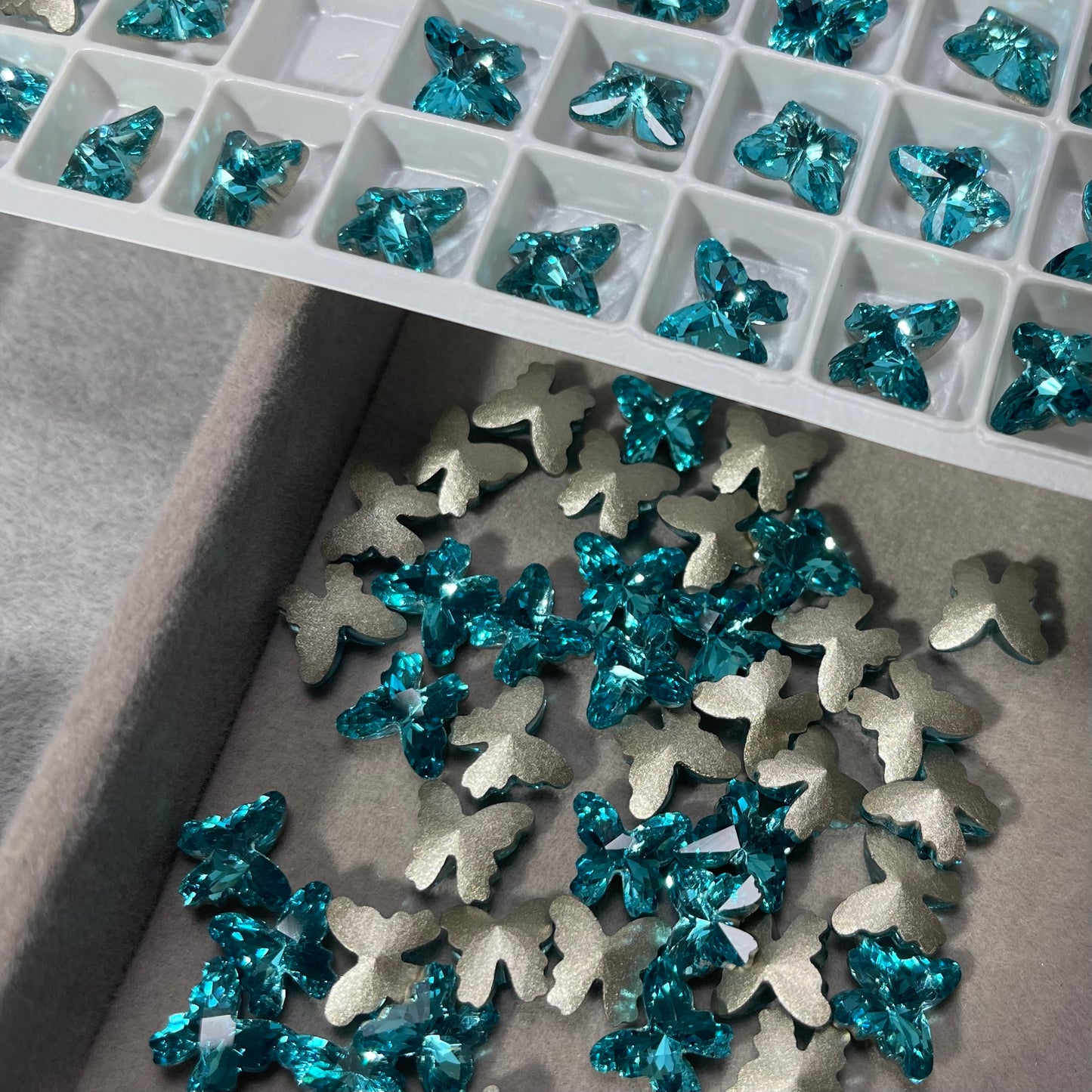 Medium-sized Butterfly Zircon-luxury nail or DIY